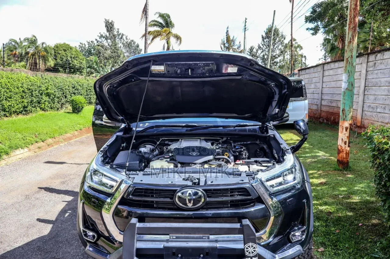 Toyota Hilux 2021 Black