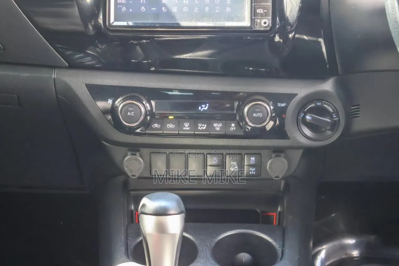 Toyota Hilux 2021 Black