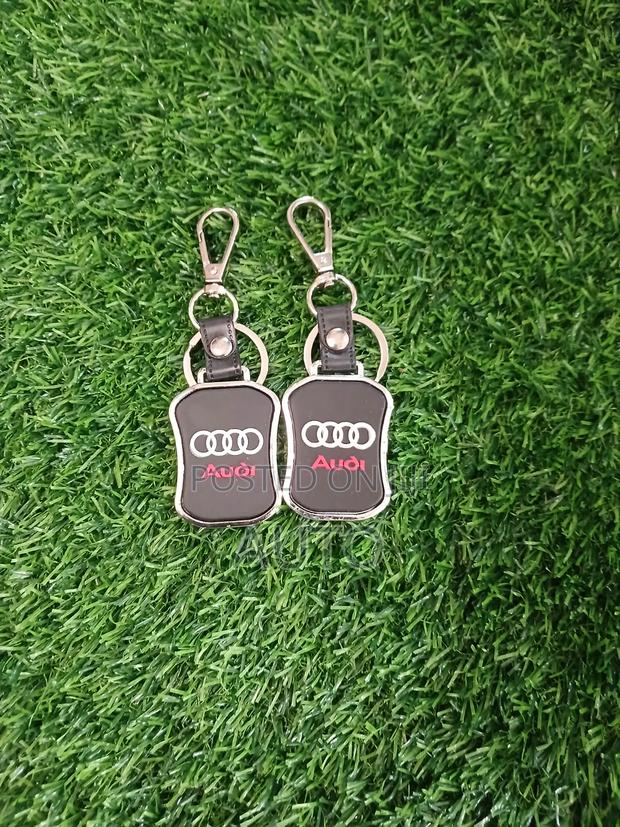 Audi Premium Key Holder Keychain – Durable Metal Car Keyrings