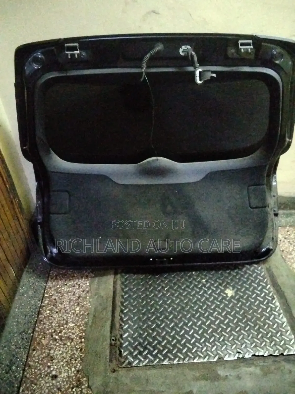 Rear Gate Toyota Avensis Zrt272