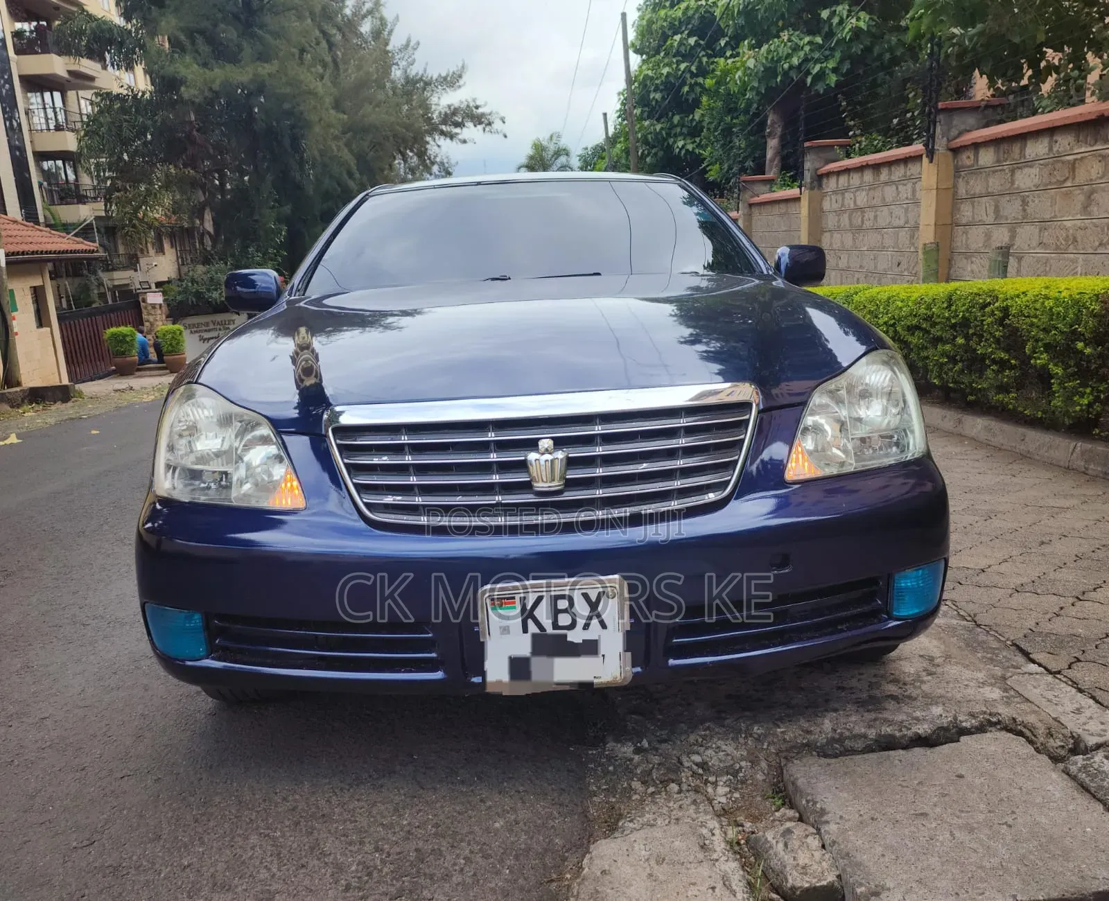 Toyota Crown 2006 Blue