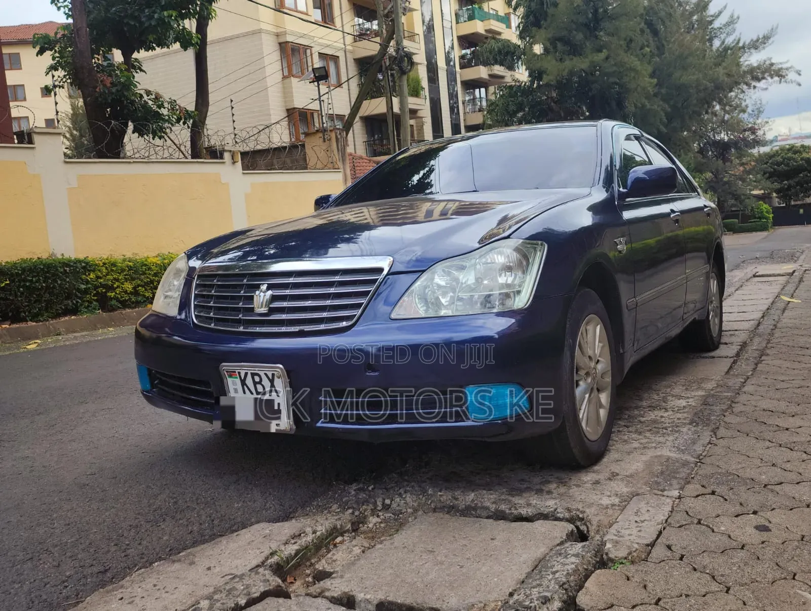 Toyota Crown 2006 Blue