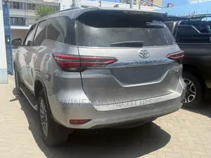Toyota Fortuner 2.8 D AWD 2019 Silver