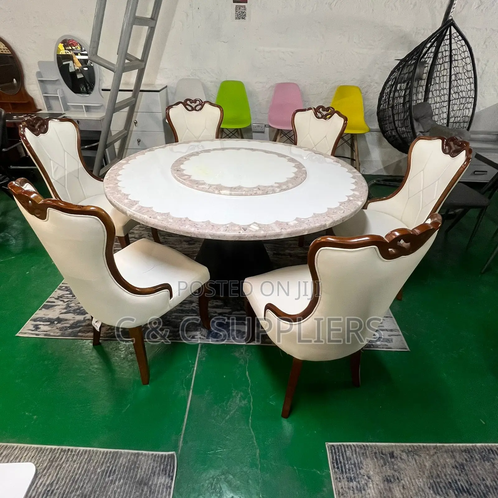 Lazy Gucca 6-Seater Dining Table