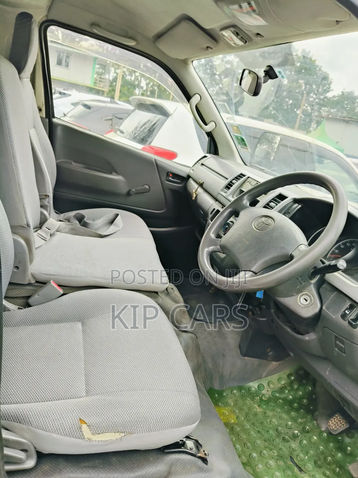 Toyota HiAce 2005 White