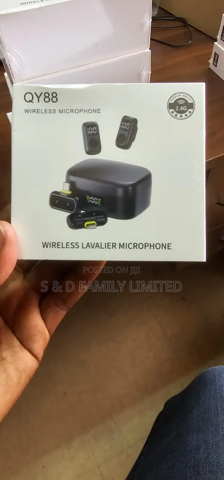 Qy88 Wireless Lavalier Microphone