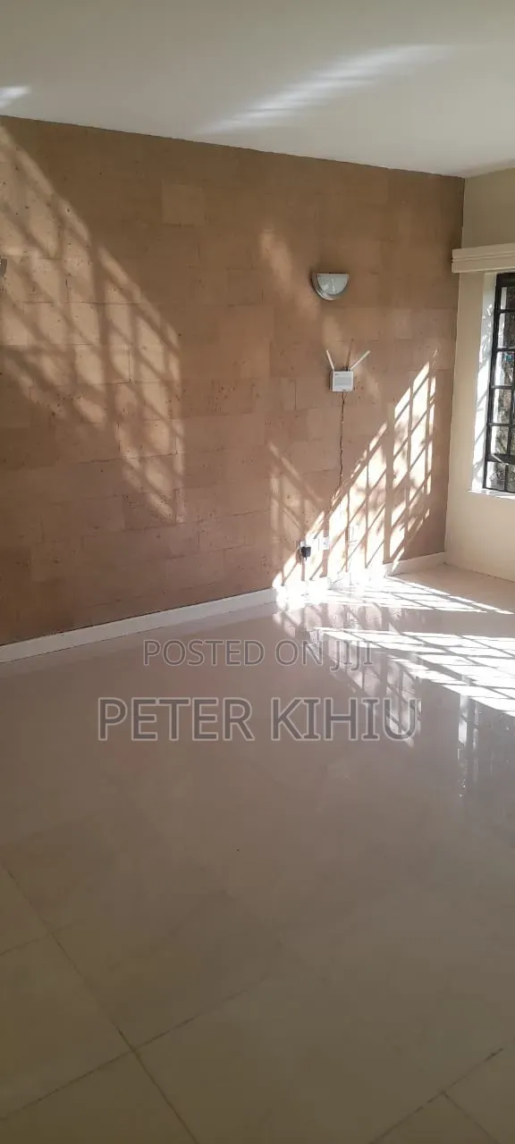 4bdrm Maisonette in Phenom Estate for sale