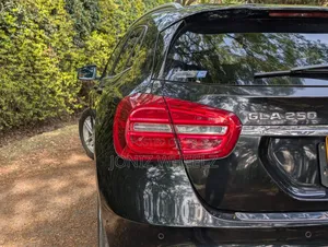 Mercedes-Benz GLA-Class 2017 Black