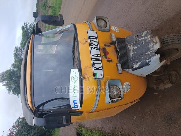 Piaggio 2013 Yellow - thumbnail 2