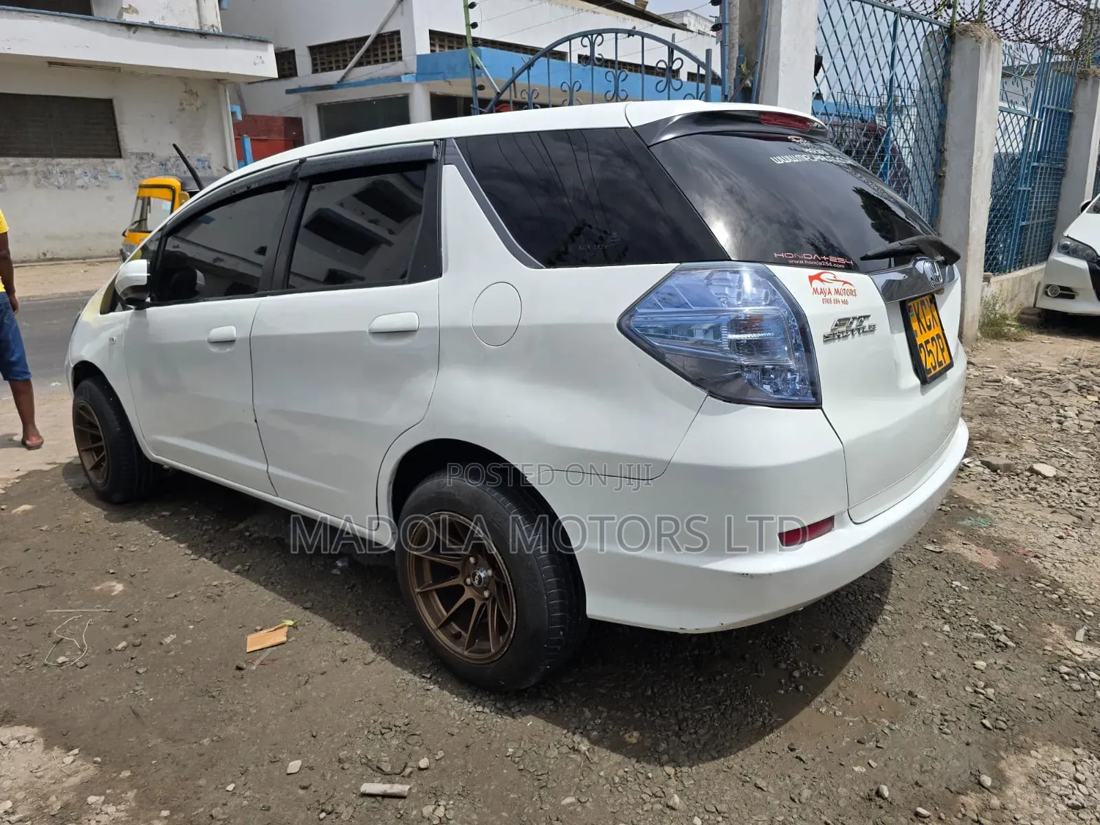 Honda Fit Shuttle 1.5 2WD 2012 White