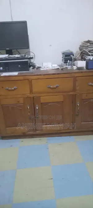 Iam Selling a Sideboard