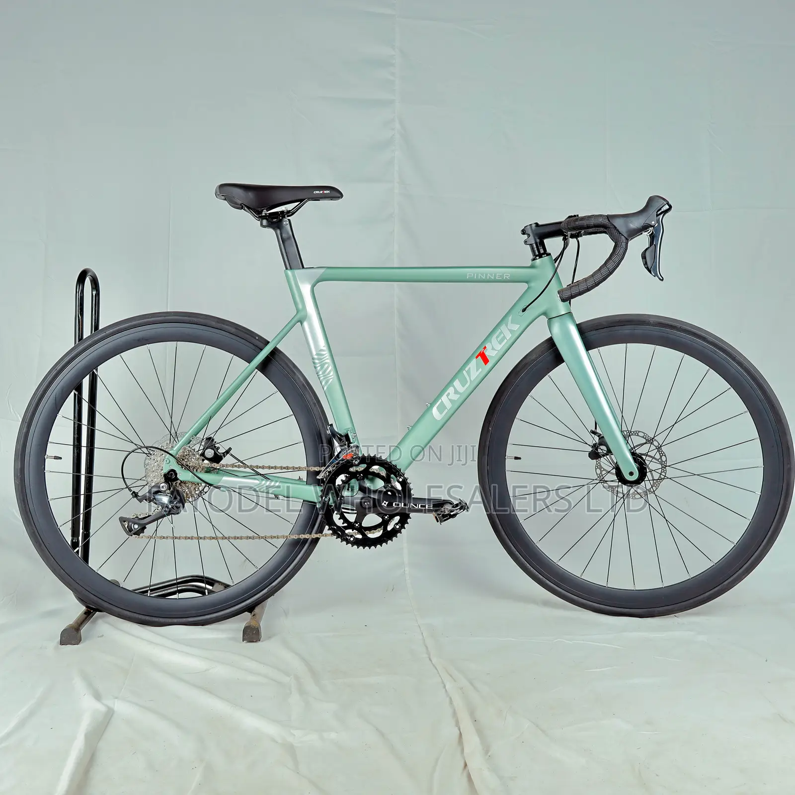 Ride Faster, Ride Smarter – Cruztrek Pinner 700c Road Bike