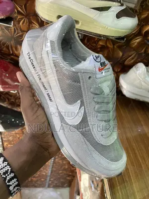 Nike Saccai