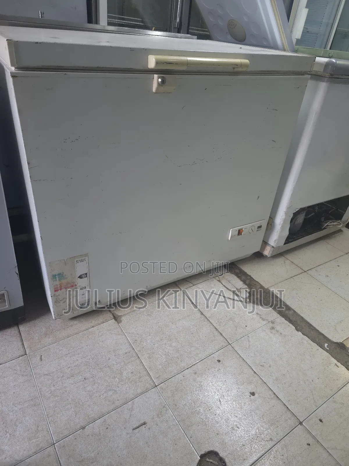 Closed Chest Freezer 280l