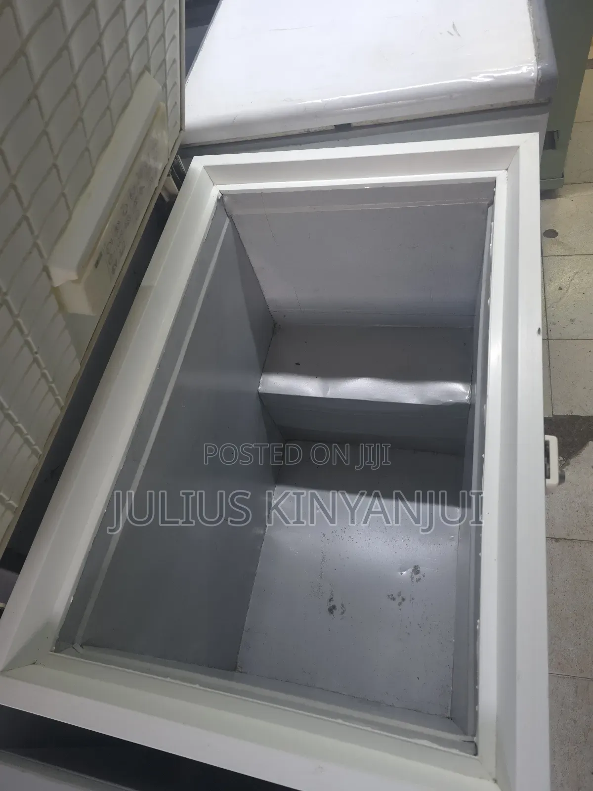 Closed Chest Freezer 280l