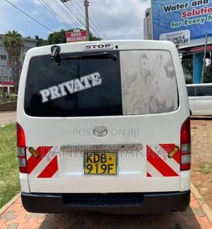 Toyota HiAce 2014 White