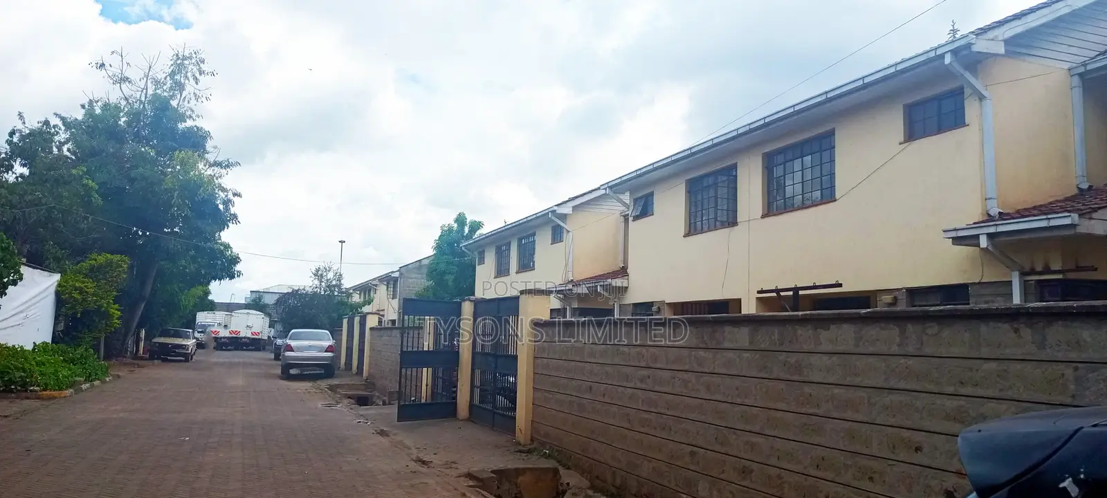 4bdrm Maisonette in Honey Suckle Gardens, Pipeline for sale