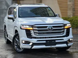 Toyota Land Cruiser LC300 2023 White