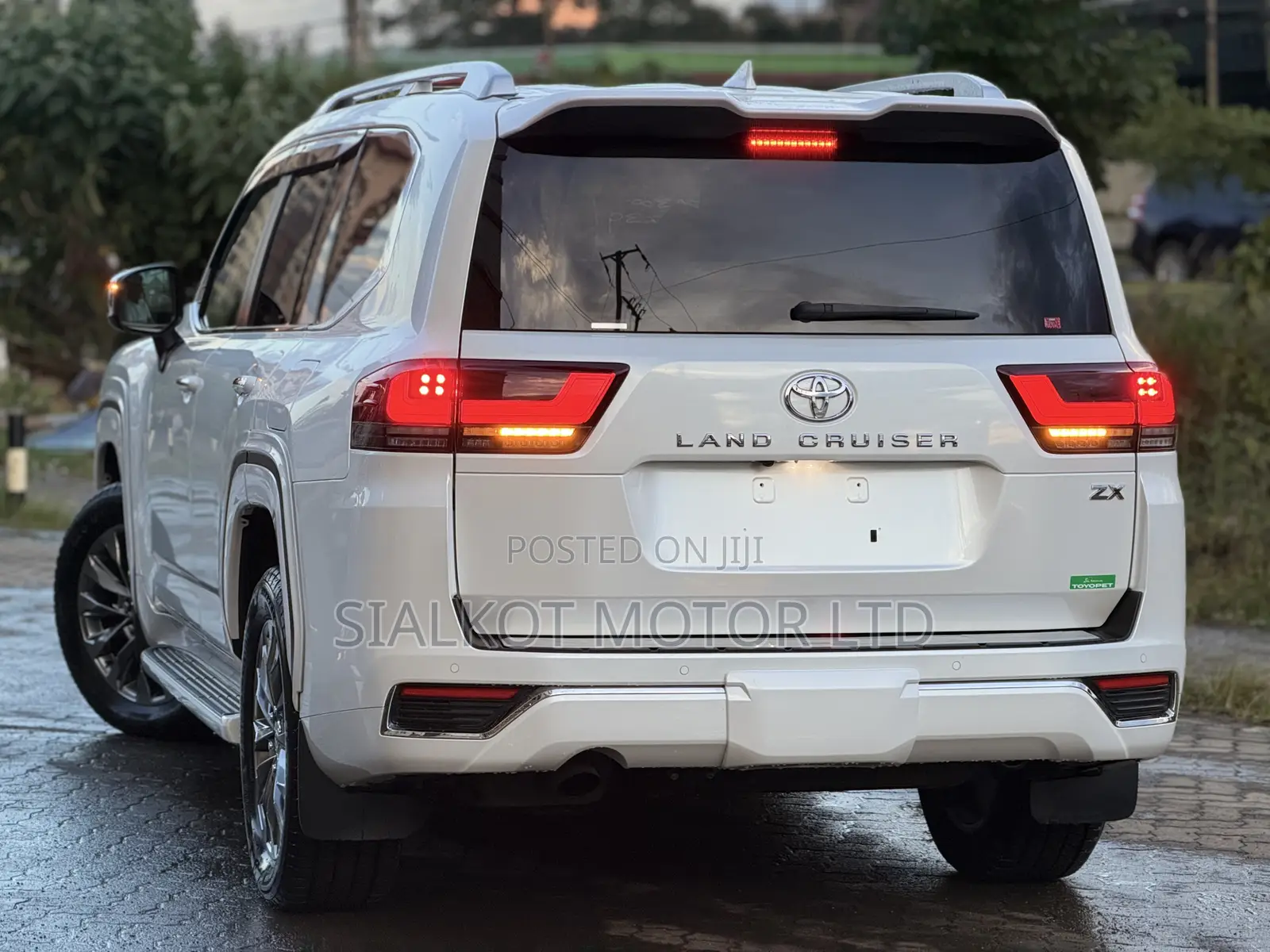 Toyota Land Cruiser LC300 2023 White