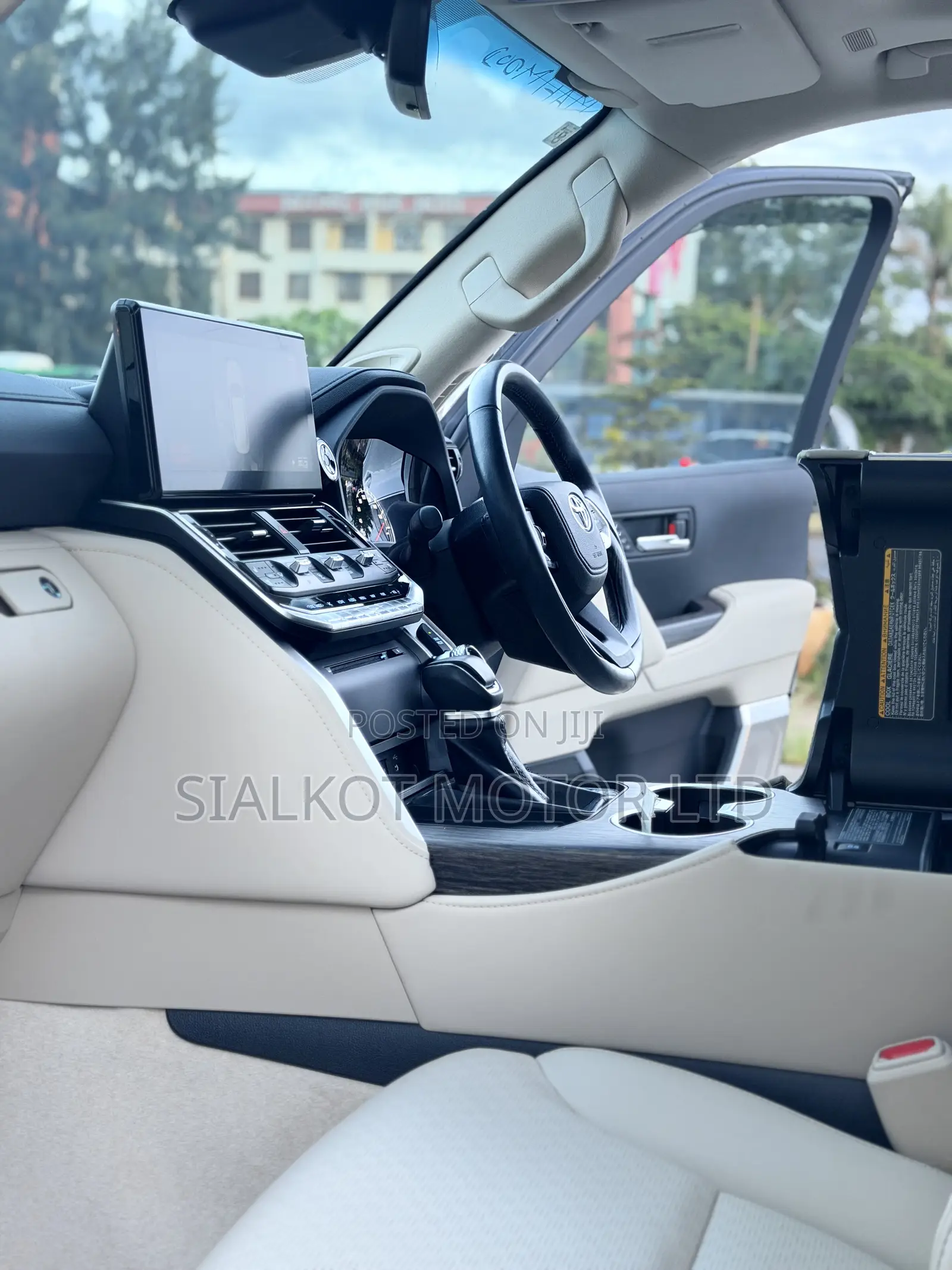 Toyota Land Cruiser LC300 2023 White