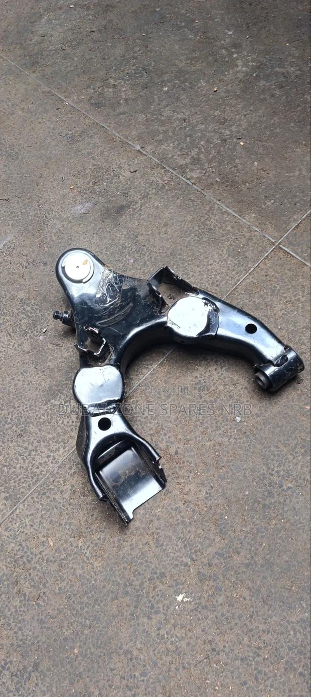 Lower Upper Control Arms Vx 100-Series. - main view
