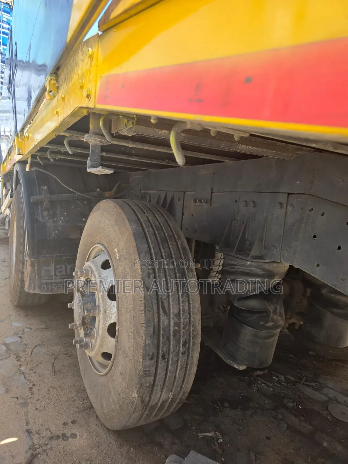 Clean Axor Mp3 8wheeler With 7 Ton Crane