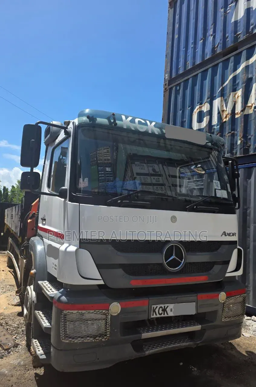 Clean Axor Mp3 8wheeler With 7 Ton Crane