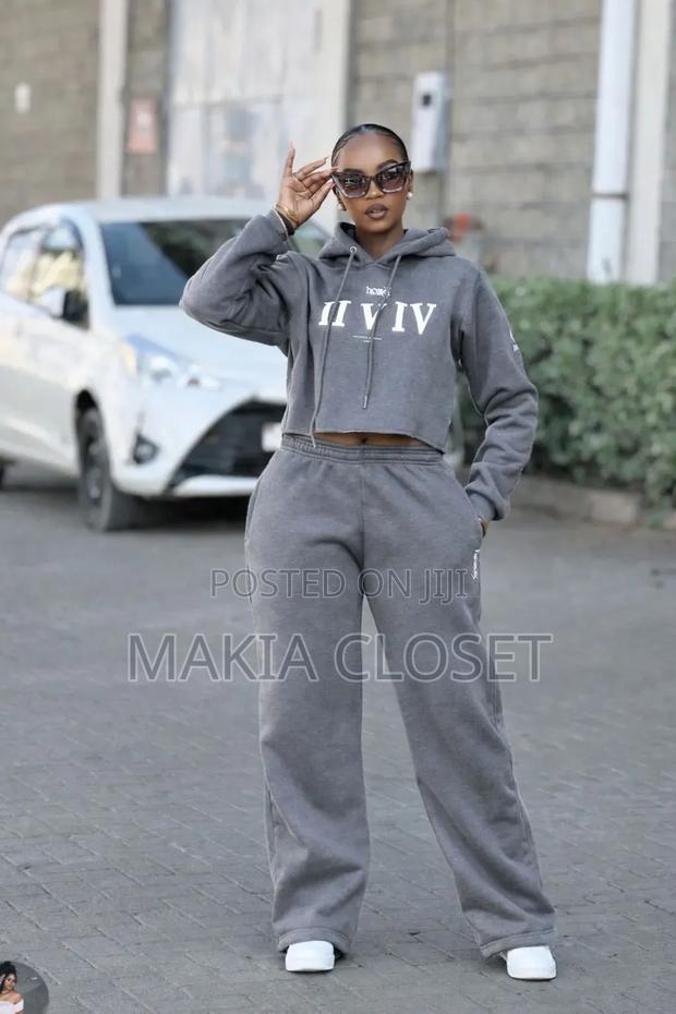Trendy Ladies 2-Piece Set – Crop Hoodie Wide-Leg Sweatpants - thumbnail 4