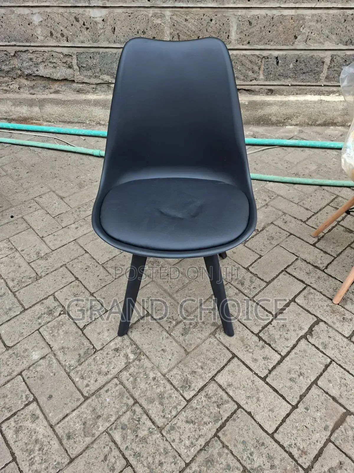 Padded Eames Chair With Leather Material