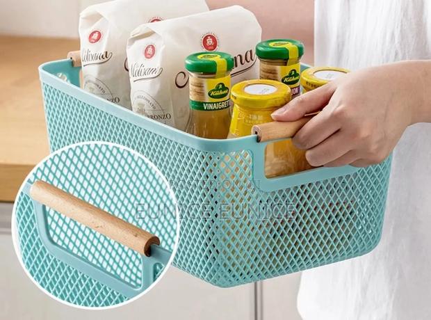 *Small Plastic Storage Basket