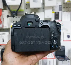 Canon Eos 250d With 50mm STM 1.8 Lens