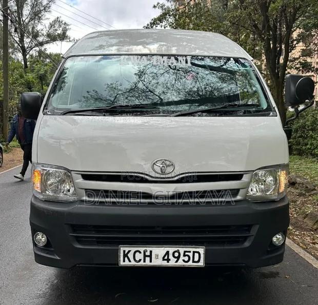 Toyota HiAce 2011 White - thumbnail 3
