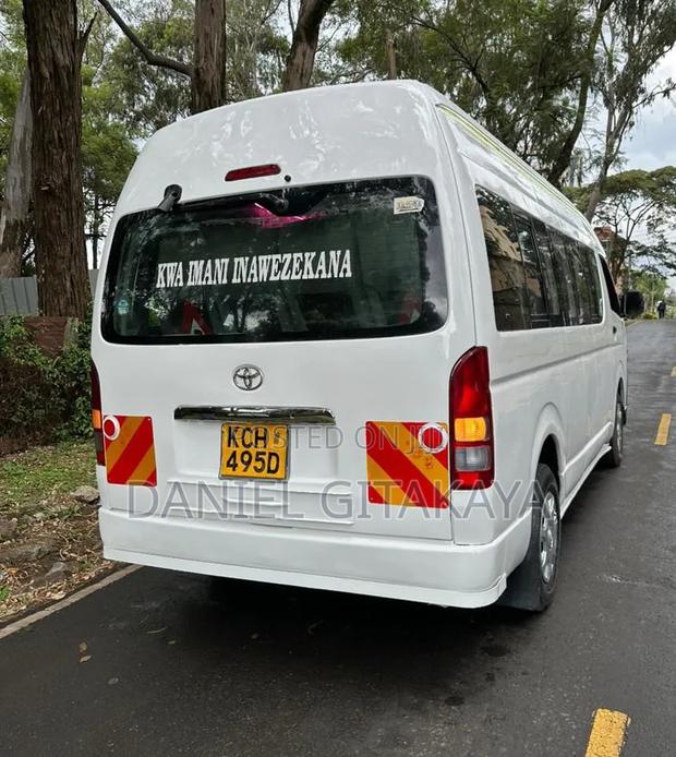 Toyota HiAce 2011 White - thumbnail 4