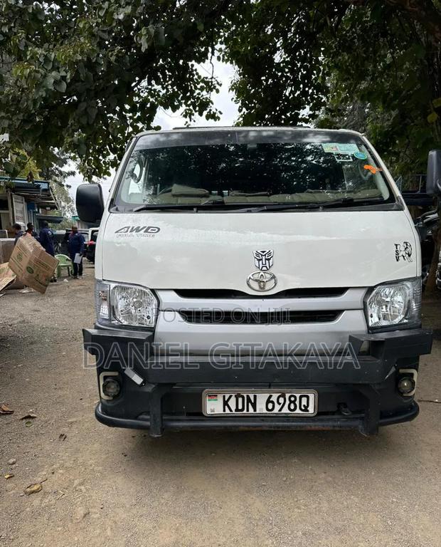 Toyota HiAce 2015 White