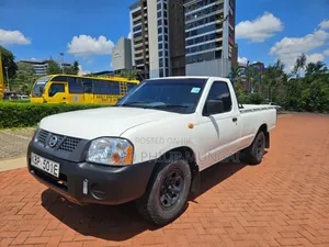 Nissan Hardbody 2013 White