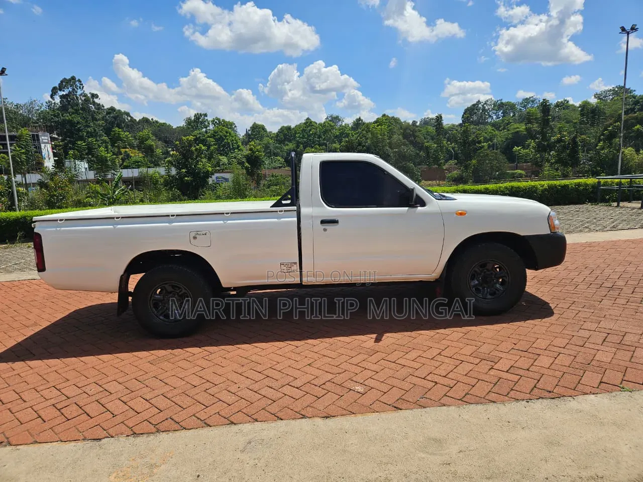 Nissan Hardbody 2013 White