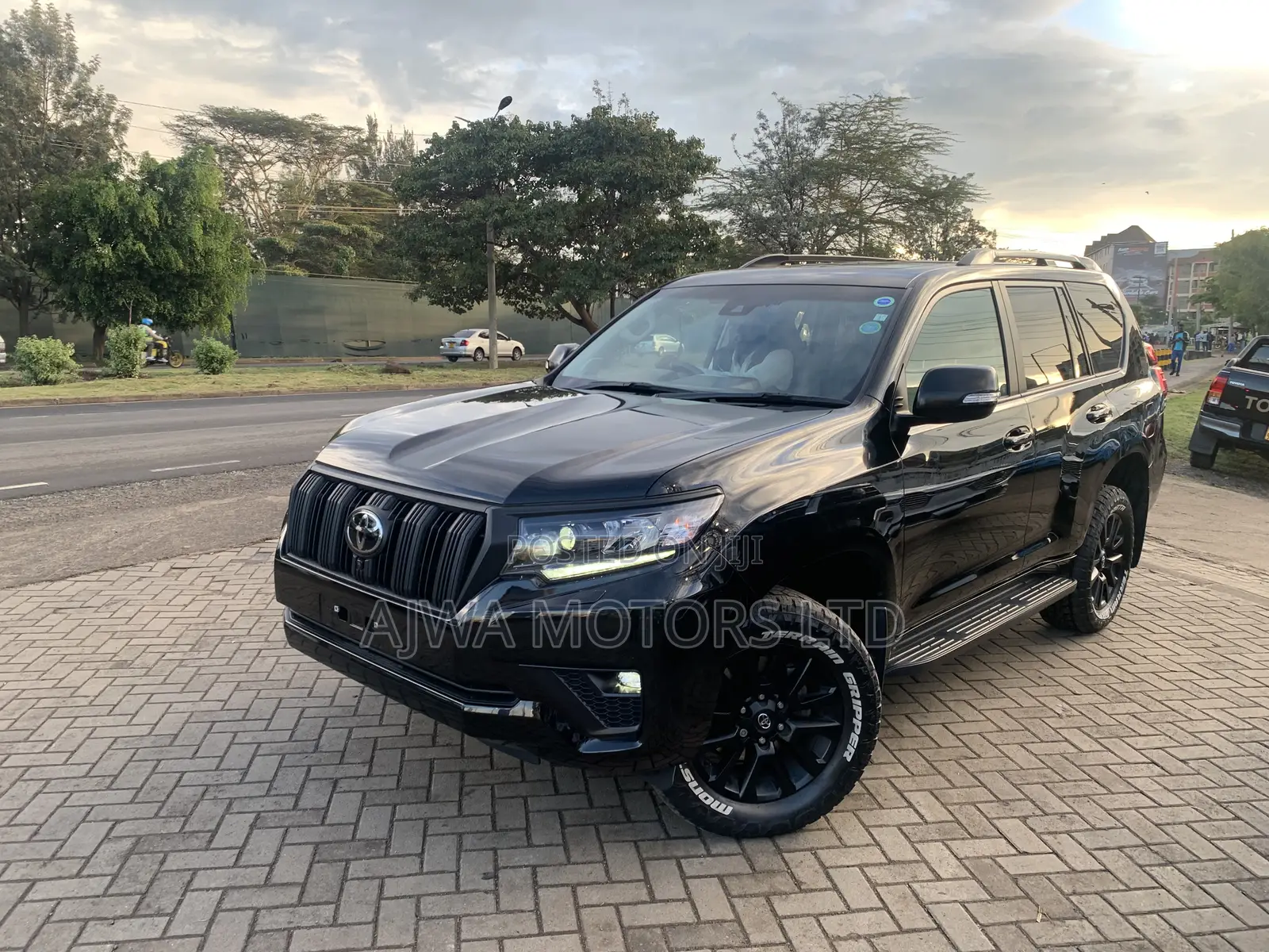 Toyota Land Cruiser Prado 2.8 2023 Black
