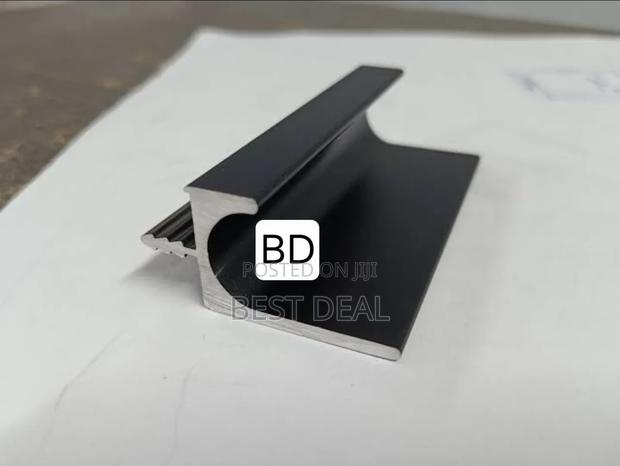 J Gola Handle Profile - main view