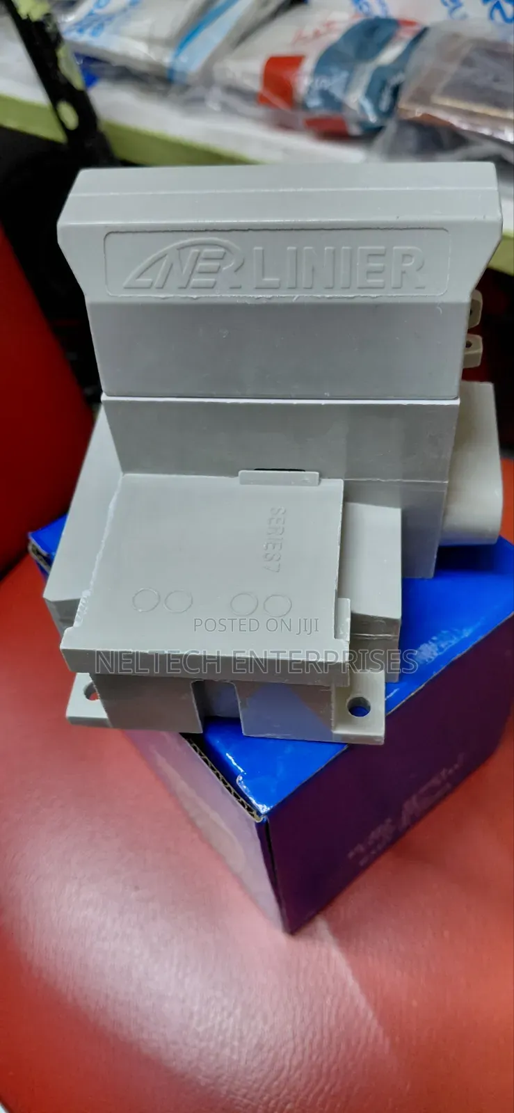 Twin Cut-Out Linier