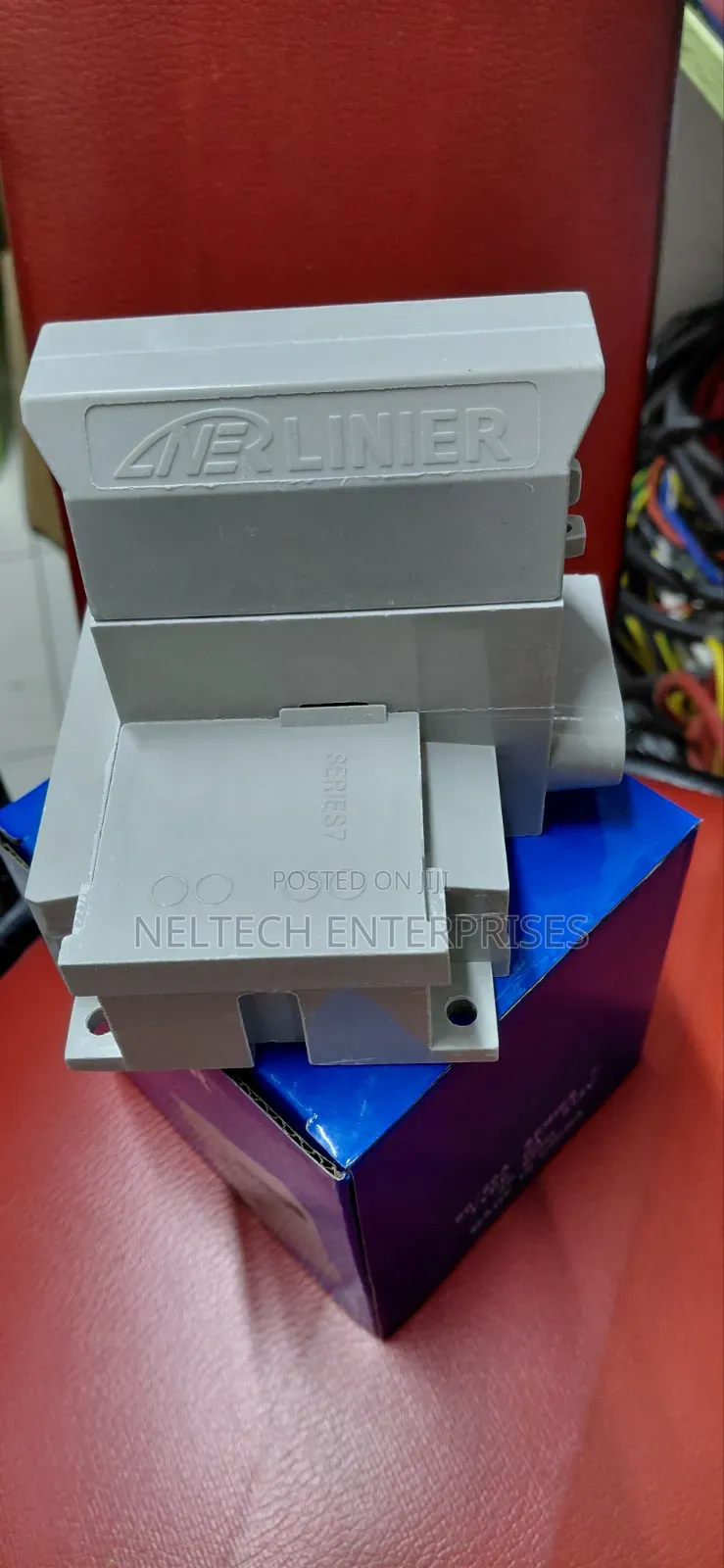 Twin Cut-Out Linier