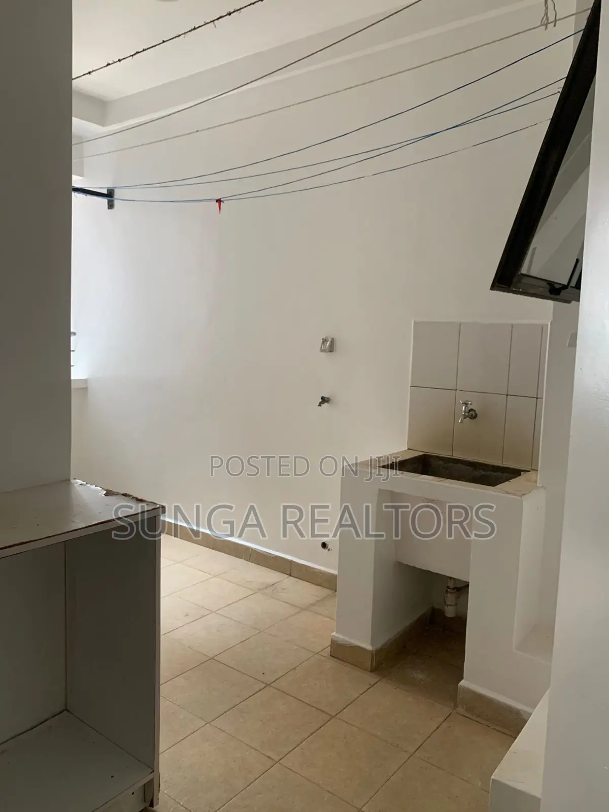 3bdrm Apartment in Mpaka Rd., Raphta Road Area for rent