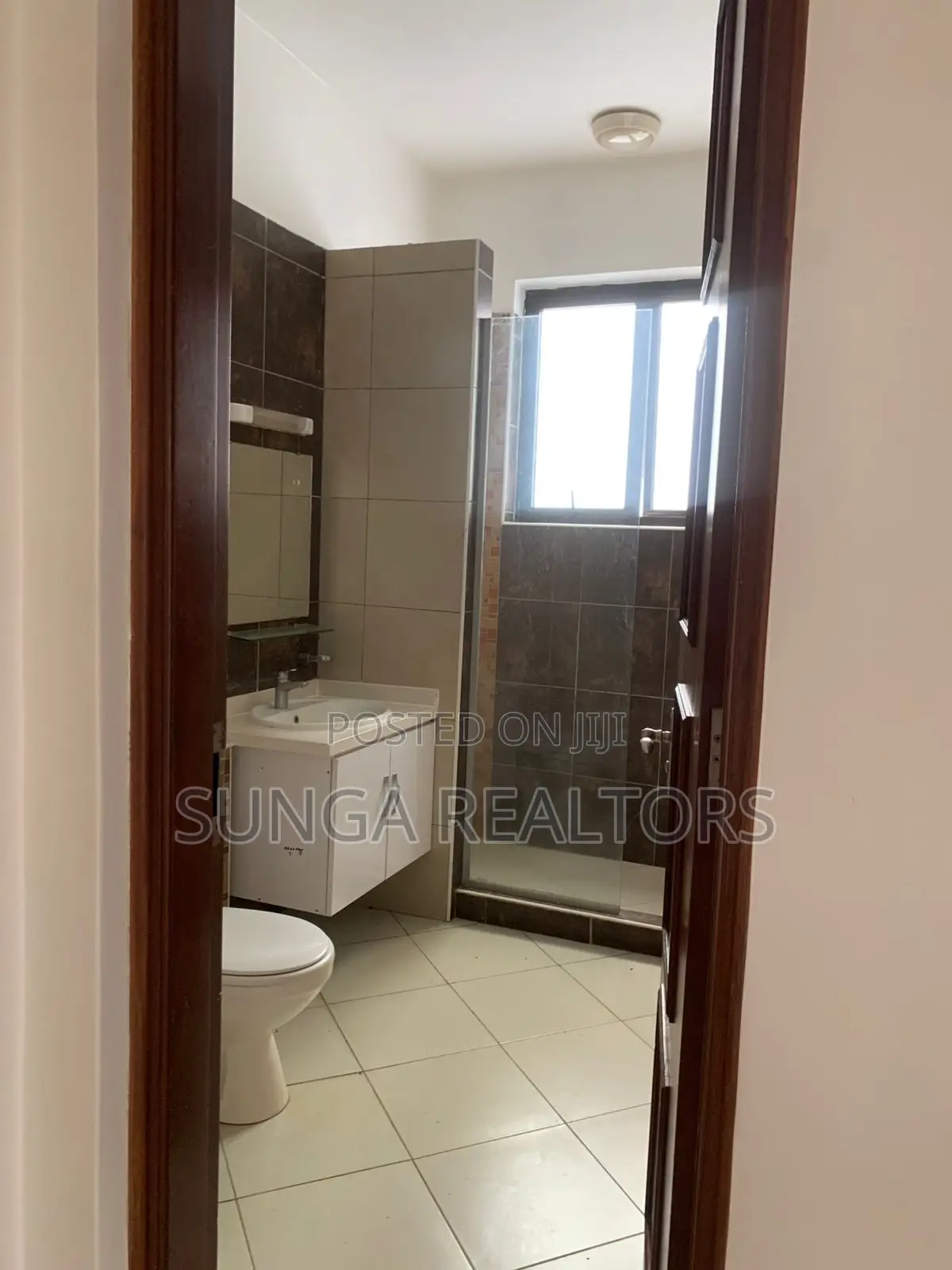 3bdrm Apartment in Mpaka Rd., Raphta Road Area for rent