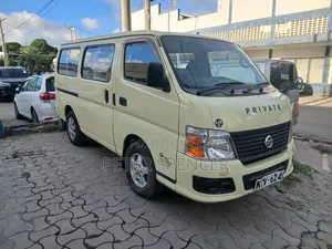 Nissan Caravan (Urvan) 2014 Beige