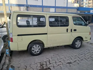 Nissan Caravan (Urvan) 2014 Beige