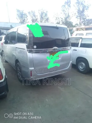 Toyota Voxy 2014 Silver