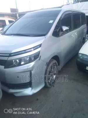 Toyota Voxy 2014 Silver