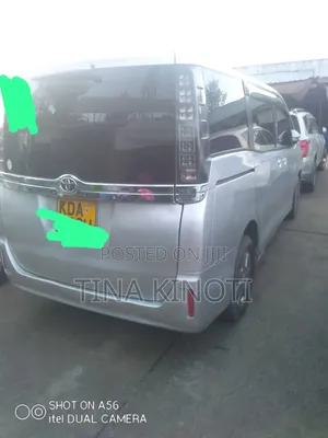 Toyota Voxy 2014 Silver