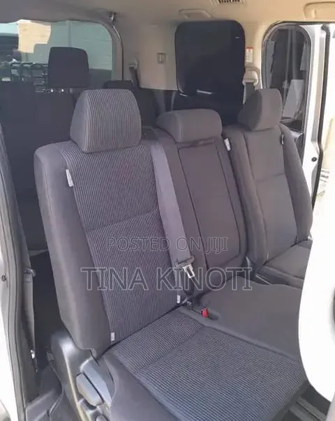 Toyota Voxy 2014 Silver