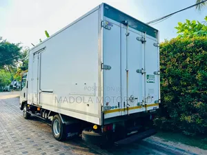 Isuzu NPR Freezer Body