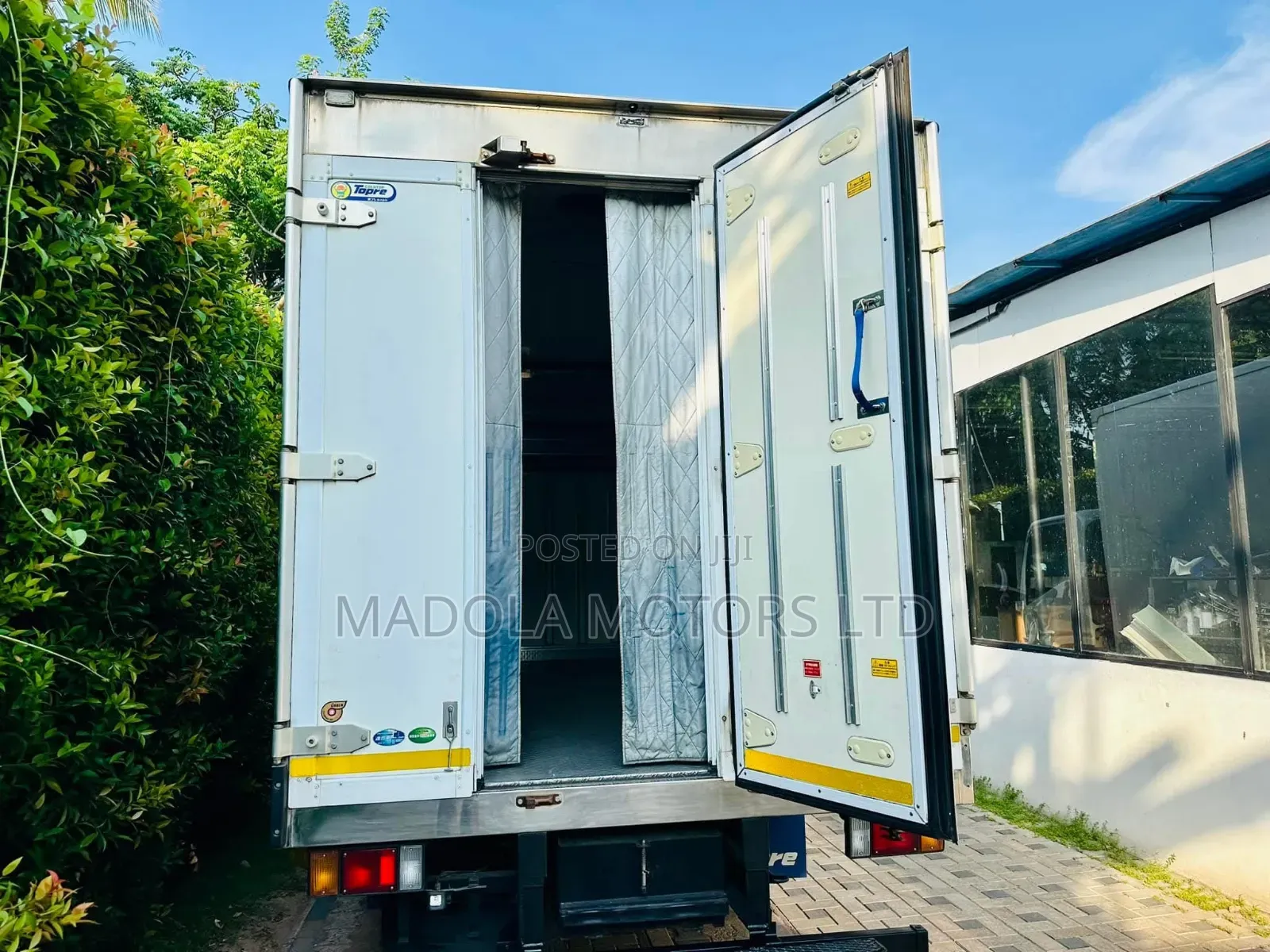 Isuzu NPR Freezer Body